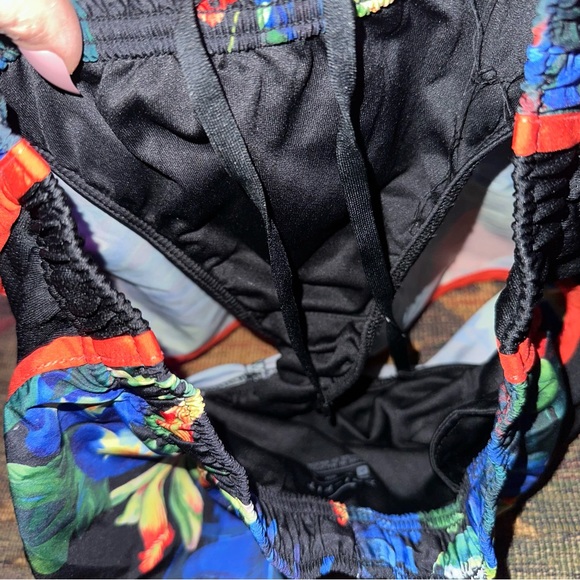 Nike Dri- Fit Atheltic Shorts with built in underwear - Picture 4 of 6